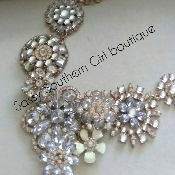 ⭐🆕 Gorgeous statement jeweled necklace - Picture 2 of 4